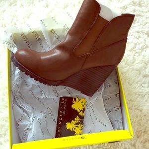 Brand new women’s size 8  brown wedges